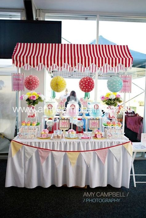 Stand Booth Design Food, Market Day Ideas For School, Kids Bake Sale, Birthday Candy Table, Diy Booth, Stall Decorations, Market Day Ideas, Candy Business, Kids Market