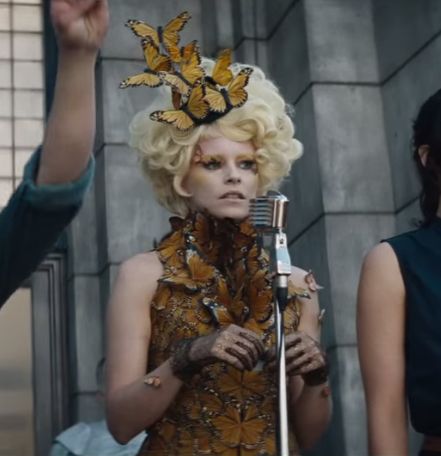 The Movie: The Hunger Games: Catching Fire (2013)  The Character: Effie (Elizabeth Banks)  The One Thing: Make up. Lots of make up.  If You Have Time: Black lace gloves, blonde wig, paper butterflies in hair and orange dress. http://thescript.thetake.com/last-minute-halloween-costumes/ Diy Monarch Butterfly, Effie Trinket Costume, Hunger Games Makeup, Hunger Games Effie, Feather Butterfly, Black Lace Gloves, Hunger Games 2, Johanna Mason, Hunger Games 2012