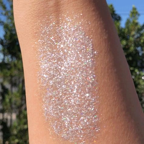 Glitter Shadow, Daily Makeup Routine, Cream Eyeshadow, Daily Makeup, Glitter Eyeshadow, Pretty Makeup, Kimchi, Silver Glitter, Makeup Routine