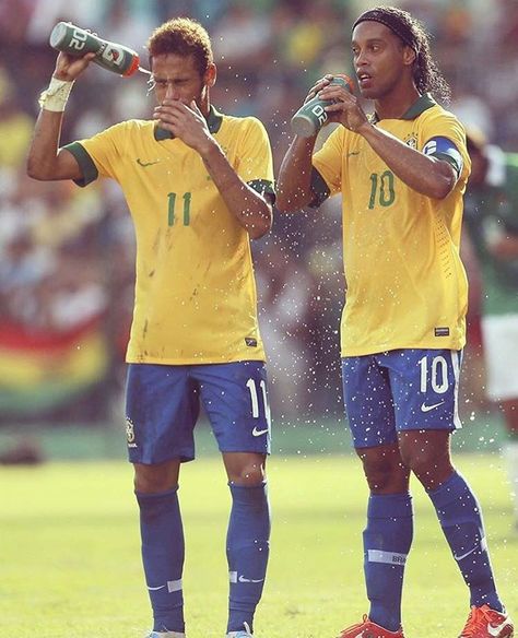 See this Instagram photo by @bestoffootball • 138.8k likes Neymar And Ronaldinho, Ronaldo Ronaldinho, Brazilian Soccer Players, Brazil Football Team, Soccer Photography, Neymar Football, Football Players Images, Football Photography, Ronaldo Football