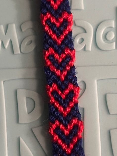 Red And Blue Friendship Bracelet, Spiderman Yarn Bracelet, Spiderman Theme Bracelet, Diy Spiderman Bracelet, Spiderman String Bracelet, Spiderman Friendship Bracelet Pattern, Spider Man Friendship Bracelet, Spiderman Friendship Bracelet, Spiderman Bracelet Pattern