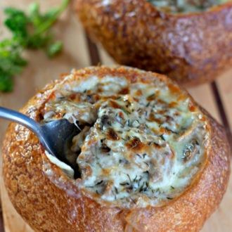 Philly Cheesesteak Soup, Soup In A Bread Bowl, Cheesesteak Soup, Bread Bowl Soup, Philly Sandwich, Chicken Curry Soup, The Best Soup, Philly Cheese Steak Casserole, Cheese Burger Soup Recipes