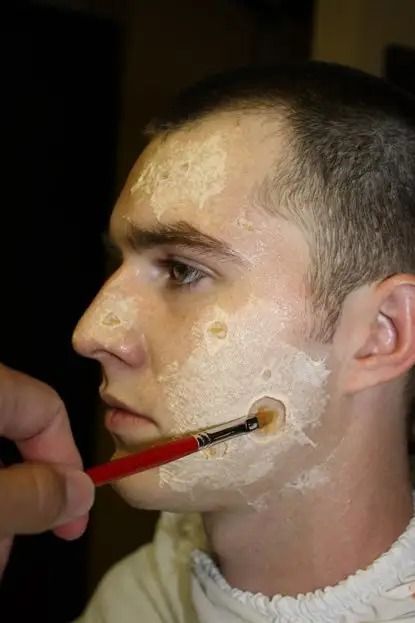 How to Create Easy(ish) and Realistic Burn Makeup - HubPages Diy Burn Makeup Halloween, Burned Skin Makeup Halloween, Burn Scar Makeup, Burn Victim Makeup, Halloween Burn Makeup, Burn Makeup Halloween, Burn Makeup Tutorial, Special Effects Makeup Prosthetic, Burn Makeup Special Effects