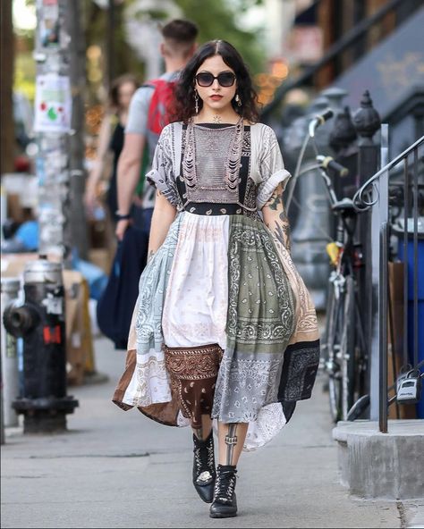 Bandana Dress, Spring Street Style, Nyc Fashion, Daily Dress, Upcycle Clothes, Kimonos, Look Fashion, Beautiful Outfits, Lace Skirt