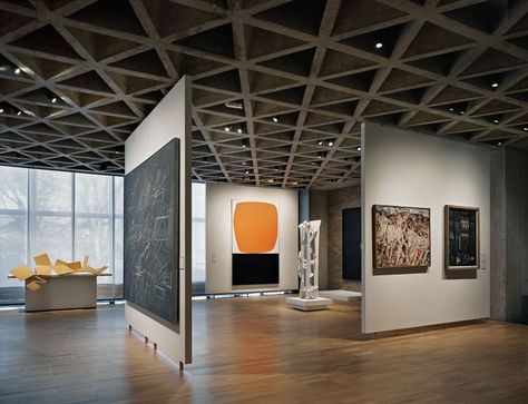 Louis Kahn - Yale Art Museum Interior. CONCRETE. TRIAGULAR CEILING. COFFERED CEILING. ROTHKO. FLOATING PARTITIONS. CLASSIC MODERNIST GALLERY MUSEUM Gallery Cafe, Museum Interior, مركز ثقافي, Art Galleries Design, Movable Walls, Louis Kahn, Art Gallery Interior, Pop Up Art, Exhibition Display