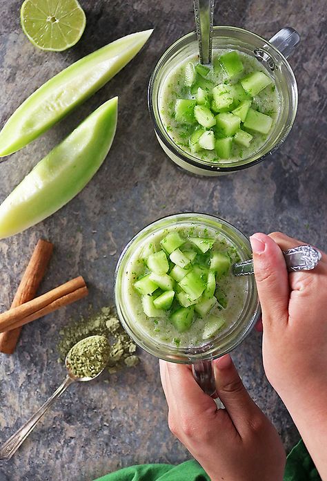 A refreshing honeydew melon smoothie with a smidge of matcha, cinnamon and lime to jazz up it’s natural flavor! Honeydew Melon Smoothie, Healthy Banana Cake, Honeydew Smoothie, Kiwi Smoothie Recipes, Banana Bread Healthy, Muffins Banana, Melon Smoothie, Melon Recipes, Bread Banana