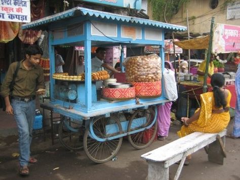 Just try to blend in. . . #PaniPuri  Vendor in #Lucknow #Street #Food #India #ekPlate #ekplatepanipuri Indian Street Shops, Indian Street Food Stall Design, Gully Kitchen, Indian Food Truck, Chai Bar, Delhi Street Food, Street Food Design, Desi Street Food, Open Restaurant