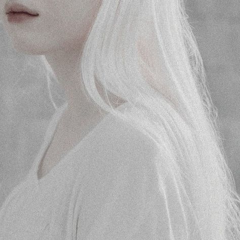 Silver Hair Aesthetic Faceless, White Hair Asian Girl, Albino Girl Aesthetic, White Hair Girl Aesthetic, Long White Hair Aesthetic, Silver Hair Aesthetic, Aesthetic White Hair, White Hair Aesthetic, White Hair Female