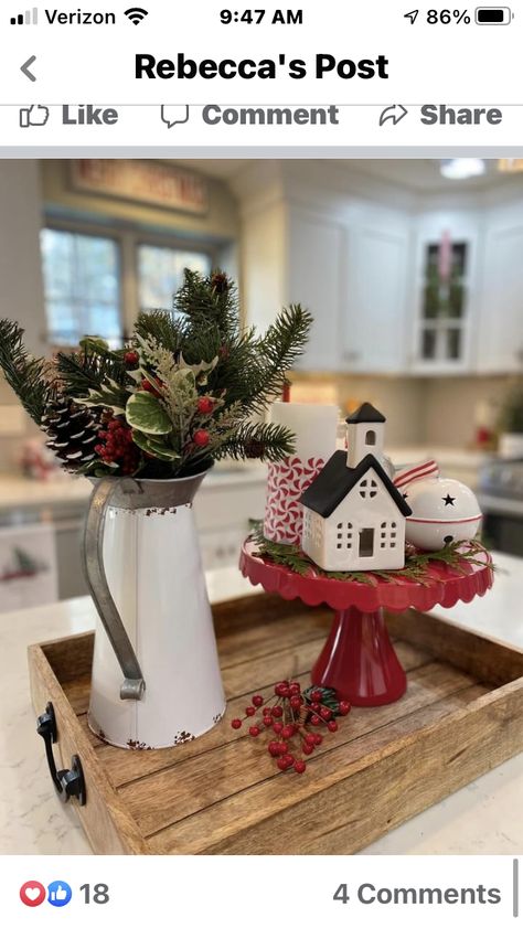 Christmas Kitchens, Christmas Tray Decor, Christmas Coffee Table Decor, Christmas Decorations Centerpiece, Tray Decor Christmas, Christmas Tray, Cozy Christmas Decor, Christmas Decor Inspiration, Country Christmas Decorations