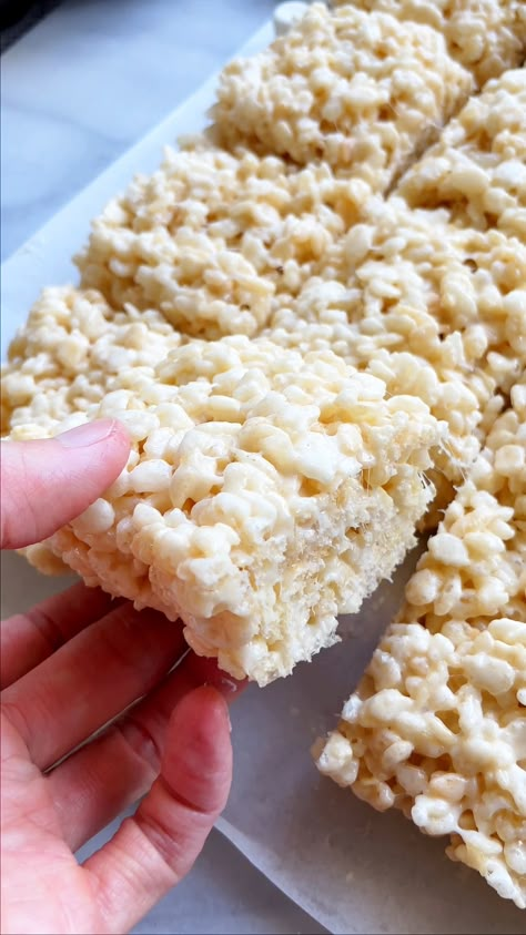 Sticky fingers guaranteed! I'm going to show you how I make these marshmallowy rice krispie treats in minutes. Just try not to eat the whole batch before sharing! Gooey Rice Krispie Treats, Homemade Rice Crispy Treats, Healthy Rice Krispie Treats, The Best Rice Krispie Treats, Best Rice Krispie Treats, Rice Crispy Cake, Pink Party Foods, Homemade Rice Krispies, Rice Krispie Cakes