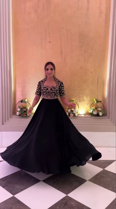 Black Lehenga For Reception, Black Skirt Outfit Traditional, Velvet Skirt Outfit Indian, Black Reception Dresses Indian, Black Traditional Outfit For Women, Black Skirt Outfit Indian, Black Lehenga Design, Black Indian Outfits For Women, Longfrocksdesigns With Silk Sarees