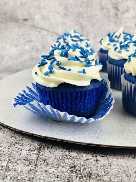 Cupcake Recipes Unique, Blue Velvet Cupcakes, Blue Velvet Cakes, Blue Snacks, Cake Mix Cupcakes, Unique Cupcakes, Cupcakes For Boys, Blue Cupcakes, Blue Desserts