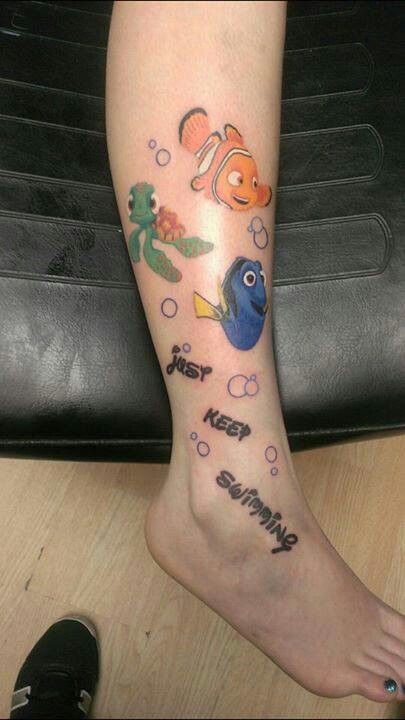 Cute Nemo And Dory Tattoos, Finding Nemo Tattoo Ideas, Nemo Tattoo Ideas, Squirt Tattoo Finding Nemo, Finding Nemo Tattoo, Tattoo Ideas Disney, Dory Tattoo, Nemo Tattoo, Fish Animation