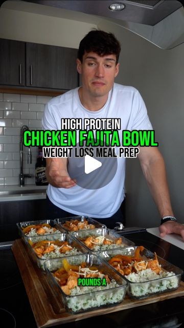 Johnny Hadac on Instagram: "Chicken fajita bowl✅  For over 300 macro friendly recipes, tip sheets for success, budget friendly grocery lists, and all of my simple expert tips - check out the Total Weight Loss Cookbook for everything you need to maximize your health and weight loss goals💪  Enjoy the recipe!⬇️  ▪️2 lbs chicken breast ▪️1 packet low sodium taco seasoning  ▪️1 lime  ▪️2 bell peppers  ▪️1 yellow onion ▪️1 cup dry rice  ▪️1 bunch of cilantro  ▪️ 1 lime  ▪️sprinkle of cheese   ▪️ this meal prep is 450 cals with 50 grams of protein  #weightloss #weightlosstips #nutrition #health #mealprep #diet #food #fatloss #lowcalorie #lowcal #health #muscledummies #life #reelsofinstagram#reels #life #health #instareels #reelsofinstagram #fyp #totalweightloss" Macro Friendly Soup, Low Sodium Taco Seasoning, 50 Grams Of Protein, Johnny Hadac, Fajita Bowl Recipe, Protein Soup Recipes, Protein Soup, Fajita Bowl, Chicken Fajita Bowl