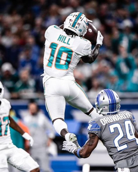 Tyreek Hill Dolphins, Dolphins Wallpaper, Miami Dolphins Wallpaper, Miami Dolphins Funny, Miami Dolphins Players, Nfl Wallpaper, Nfl Dolphins, Football Board, Robert Griffin Iii