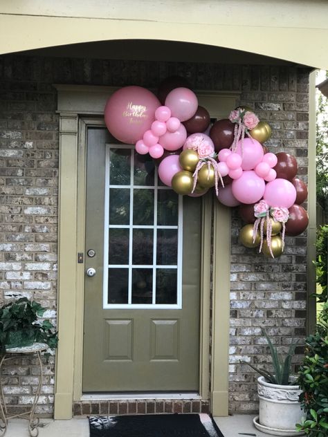 Small Balloon Garland On Wall, Balloon Garland Around Doorway, Balloon Garland Over Door, Front Door Balloon Decor, House Warming Balloon Garland, Balloon Garland Around Door, Door Balloon Garland, Front Door Balloon Arch, Garage Door Balloon Garland