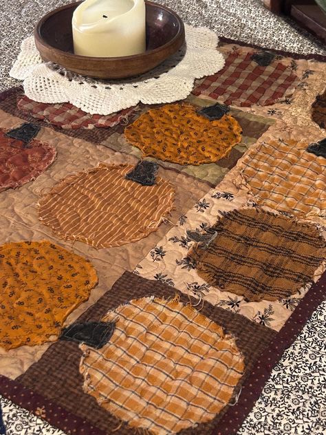 Thanksgiving Quilting Projects, Pumpkin Quilt Pattern, Pumpkin Quilt, Primitive Pumpkins, Cheri Payne, Fall Tea, Fall Quilt, Fall Clip Art, Halloween Sewing