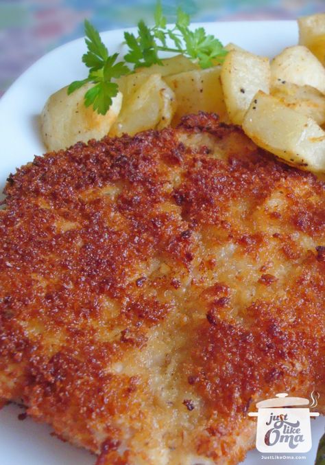 German Schnitzel recipe including a Jägerschnitzel Sauce. Check out http://www.quick-german-recipes.com/german-schnitzel-recipe.html A quick and easy meal. ❤️ Like it! Share it! Pin it! Make it! Enjoy it! Luxembourg Recipes, German Schnitzel Recipe, German Schnitzel, Schnitzel Recipe, German Food Authentic, Schnitzel Recipes, German Recipes, Hungarian Recipes, European Food