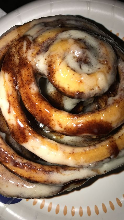 Food Therapy, Delicious Snacks Recipes, Izu, Breakfast Dessert, Cinnamon Roll, Food Obsession, Cafe Food, Different Recipes, Pretty Food