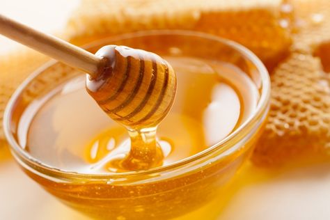 People have used honey for its antibacterial and skin healing properties since ancient times. However, honey is known mainly for its sweetness when eaten and its benefits to the mouth, throat, and stomach. It contains vital amino acids, minerals, and vitamins that make it the perfect supplement to your daily diet. Come manuka honey, which… The post Six Smart Ways to Use Manuka Honey for the Best Results appeared first on Life With Heidi. Cold Remedy Tea, Clostridium Botulinum, Honey Facial, Salsa Fresca, Greek Sweets, Honey Benefits, Herbal Drinks, Honey Oil, Cold Remedies