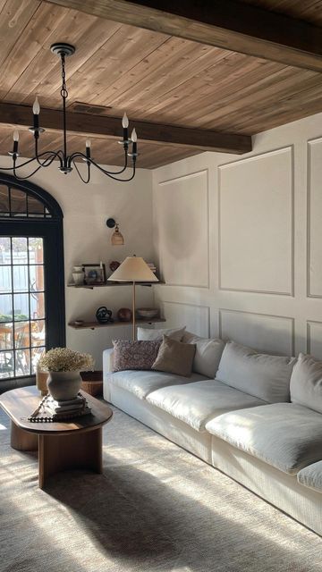 Nida Rehman | DIY & CREATE on Instagram: "Shiplap/beam ceiling using fence pickets was the best hack and money saver decision I ever made! #shiplap #beams #livingroom #fireplace #fencepickets" Faux Beams And Shiplap, Shiplap And Beam Ceiling, Wallpaper Ceiling With Beams, Adding Beams To Ceiling, Faux Beam Ceiling, Post And Beam Interiors, Ceiling Shiplap, Cheap Renovations, Faux Ceiling Beams