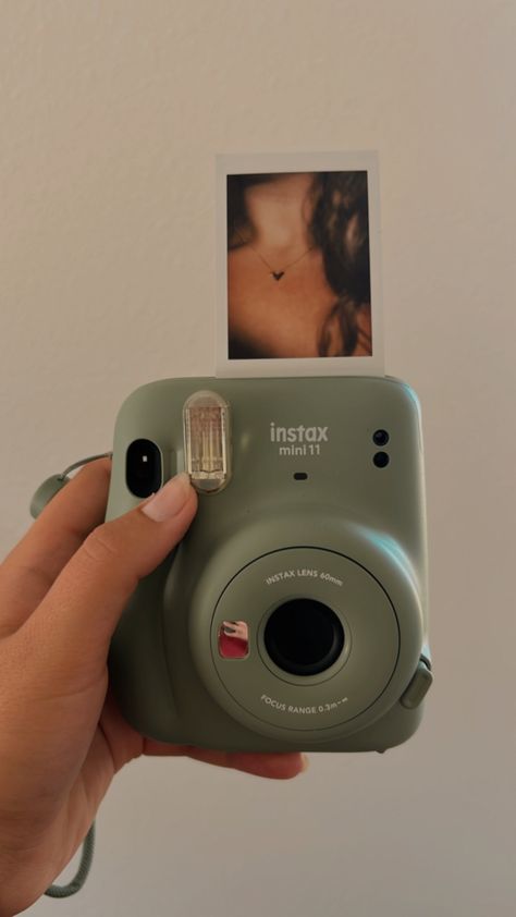 Polaroid Asthetic Picture, Polaroid Printer Aesthetic, Instax Polaroid Pictures, Poloraids Aesthetic, Instax Photos Aesthetic, Instax Mini Aesthetic, Aesthetic Polaroid Pictures Ideas, Polaroid Aesthetic Pictures, Polaroid Pics Aesthetic