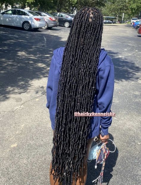 44 Inch Soft Locs, Soft Locs Long With Color, Knee Length Faux Locs, Soft Locs Color Ideas Black Women, Knee Length Soft Locs, Long Locs Black Women, Marley Locs, 90s Hip Hop Outfits, Butterfly Locks