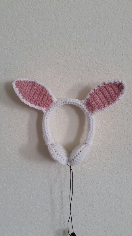 Bunny Rabbit Ear Headphones! Super cute Easter gift! Www.latetotherevolution.etsy.com Crochet Bunny Headphone Cover, Crochet Headphone Cover Ears, Bunny Headphones, Crochet Headphone Ears, Headphones Crochet, Crochet Headset Cover, Crochet Headphone Cover, Crochet Knit Stitches, Crochet Rabbit