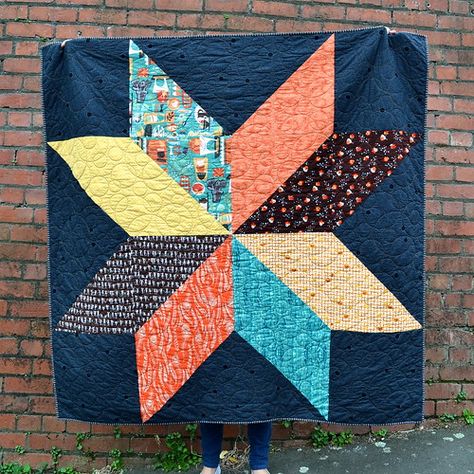 Giant Star Quilt, Mens Quilts, Picnic Quilts, Hst Quilts, Quilt Easy, Half Square Triangle Quilts Pattern, Quick Quilts, Triangle Quilts, Block Quilts