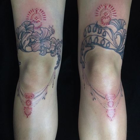 Art Nouveau Leg Tattoo, Knee Frame Tattoo, Knee Tattoos, Framed Tattoo, Art Nouveau Floral, Knee Tattoo, Leg Tattoo, Leg Sleeves, Hip Tattoo