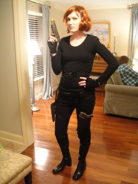 If your entire wardrobe is black, you're going to have an easy time with Halloween this year. Black Widow Avengers Costume, Diy Black Widow Costume, Black Widow Diy, Black Widow Halloween Costume, Widow Costume, Costumes Faciles, Avengers Black Widow, Black Widow Costume, Avengers Costumes