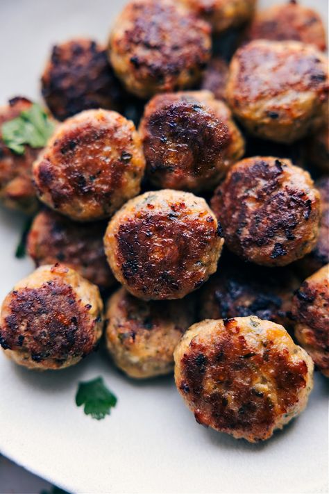 Chicken Meatballs (The BEST!) Beef And Pork Meatballs, Ground Chicken Meatballs, Chicken Meatball Recipes, Facebook Recipes, Beef And Pork, Appetizer Meatballs, Ground Chicken Recipes, Pork Meatballs, Healthy Choice