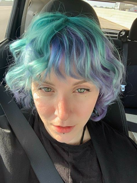 Pastel Violet Hair, Short Fringe Haircut, Violet Hair Dye, Teal And Purple Hair, Curly Purple Hair, Jellyfish Hair, Teal Pastel, Short Purple Hair, Short Hair Blue