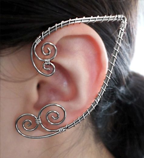 Bend is at bottom make the hidden part connect to visible at to too for support Ear Cuff Tutorial, Ear Wraps, Elf Ear, Elf Ear Cuff, Elven Jewelry, Bijoux Fil Aluminium, Wire Jewelry Tutorial, Elf Ears, Fairy Jewelry