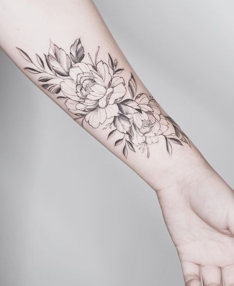 Tattoo Linework, Unique Tattoos For Women, Inner Arm Tattoos, Tattoo Placements, Inner Arm Tattoo, Tattoo Trend, Stylish Tattoo, Bicep Tattoo, Cat Tattoos