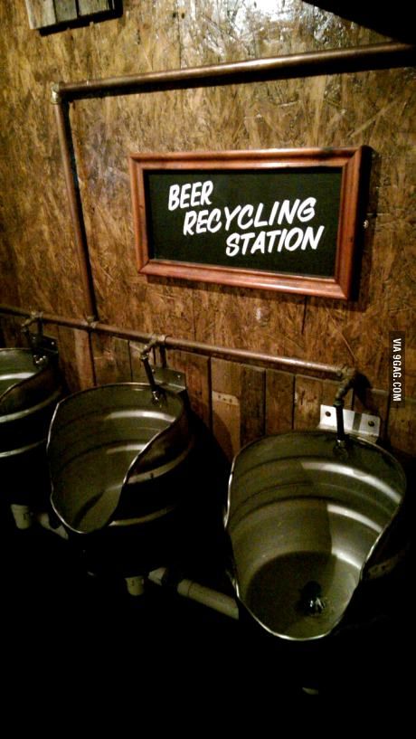 Men's bathroom in a local pub. Pub Toilets, Bar Bathroom Ideas, Irish Pub Ideas, Ladies Toilet, Pub Bathroom, Outside Toilet, Funny Bar Signs, Mens Bathroom, Pub Ideas