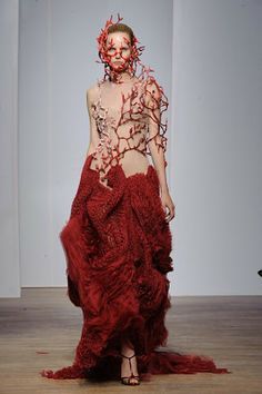 Coral Reef Costume Ideas on Pinterest | Mermaids, Headdress and ... Yiqing Yin, Textiles Fashion, Fantasy Fashion, Looks Style, Mode Inspiration, Costume Design, Couture Fashion, Look Fashion, Wearable Art