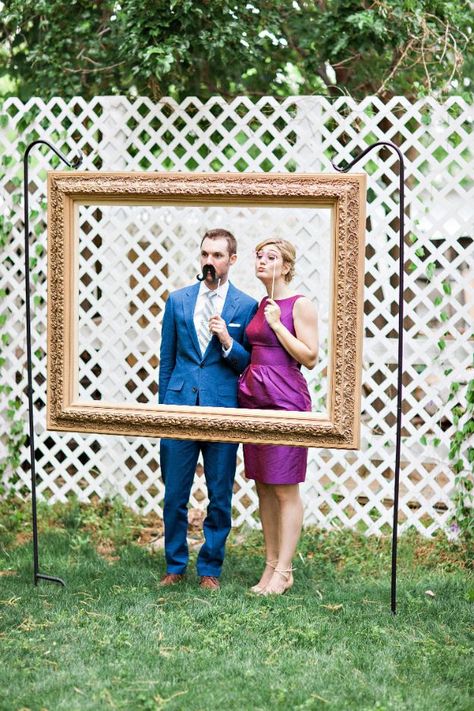 Rustic Photo Booth, Outdoor Photo Booths, Diy Fotokabine, Diy Wedding Photo Booth, Dollar Tree Wedding, Framed Wedding Photos, Photographer Studio, Photography School, Backdrop Frame