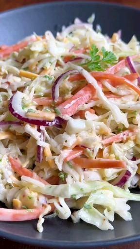 Salad Recipes Healthy Lunch, Coleslaw Recipe Easy, Salad Recipes Healthy Easy, Resep Salad, Fresh Salad Recipes, Resep Diet, Tasty Recipes Videos, Quick Recipes Snacks, Makanan Diet