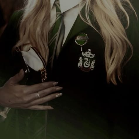 Slytherin Harry Potter, Lil Sister, Slytherin Aesthetic, Earrings Aesthetic, Harry Potter Aesthetic, Princess Aesthetic, Dove Cameron, Blonde Girl, Hogwarts