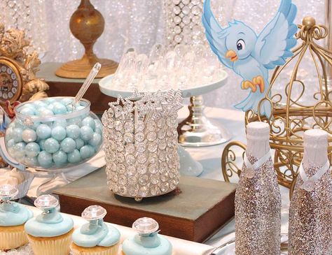 Cinderella / Birthday "A Dream is a wish your heart makes" | Catch My Party 25th Party Ideas, Cinderella Centerpiece Ideas, Cinderella Birthday Theme, Cinderella Party Theme, Cinderella Diy, Cinderella Party Decorations, Cinderella Quince, Cinderella Birthday Party Ideas, Cinderella Bridal Shower