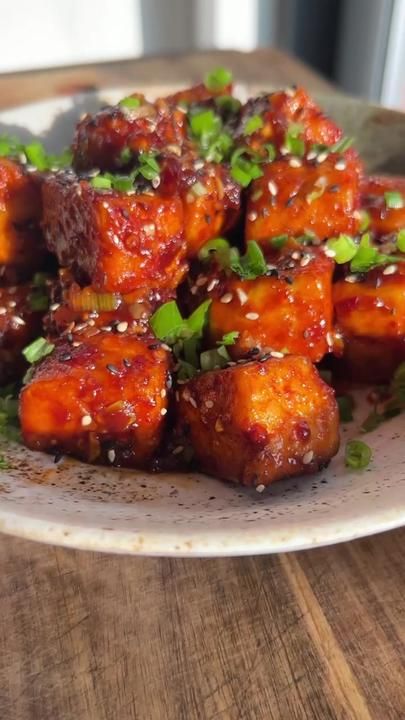 been making this for years & still just as obsessed x #chilligarlic #t... | tofu recipe | TikTok Sticky Tofu, Garlic Tofu, Peanut Dipping Sauces, Tofu Recipe, Mental Stability, Foods To Make, Crispy Tofu, Tiktok Recipes, Tofu Recipes