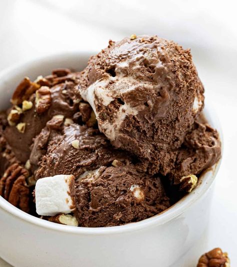 No-Churn Rocky Road Ice Cream Rum Raisin Ice Cream Recipe, Rum And Raisin Ice Cream, Rocky Road Ice Cream Aesthetic, Ice Cream Rocky Road, Fried Ice Cream Dessert, Jamoca Almond Fudge Ice Cream Baskin Robbins, Rocky Road Ice Cream, Best Holiday Appetizers, Dark Chocolate Ice Cream