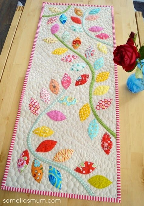 Appliqué Table Runner, Applique Table Runner Patterns, Table Runner And Placemats Ideas, Spring Table Runners, Table Runner Ideas, Easter Quilt, Applique Table Runner, Easter Table Runner, Table Runner Tutorial