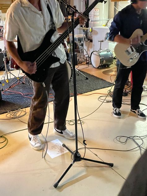 Guitar Outfit Style, Guy Singer Aesthetic, Small Band Aesthetic, Band Practice Room Aesthetic, Rockstar Boy Aesthetic, Band Boyfriend Aesthetic, Band Practice Aesthetic, Male Singer Aesthetic, Artsy Boy Aesthetic