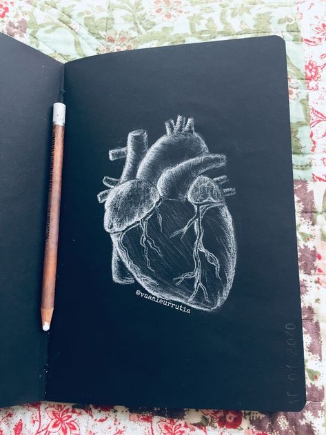 Drawing Ideas In Black Paper, Black Book Drawing, Black Heart Painting, Black Sketch Book Ideas, Drawing On A Black Paper, Black Paper Art Ideas Creative, What To Draw On Black Paper, Draw On A Black Paper, White On Black Drawing Simple