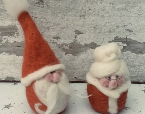 Needle Felting Diy Tutorials, Christmas Needle Felting, Felting Christmas, Felt Christmas Tree Decorations, Needle Felted Ornaments, Felting Crafts, Mother Christmas, Needle Felting Tutorial, Felting Tutorial