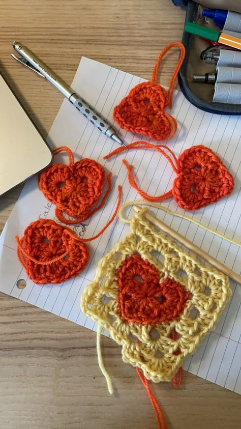 Heart Aesthetic, Crochet Hearts, Knit Purse, Crochet Sun Hat, Fun Crochet Projects, Crochet Heart, Knit Stitch Patterns, Crochet Top Pattern, Yarn Projects