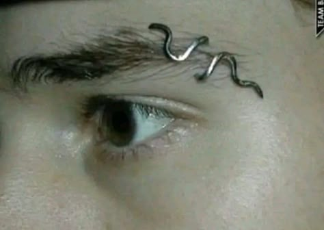 Snake Eyebrow Piercing, Unique Eyebrow Piercing, Cute Facial Piercings, Men's Piercings, 16 Tattoo, Piercing Inspo, Face Piercings, Nose Piercings, Cool Piercings