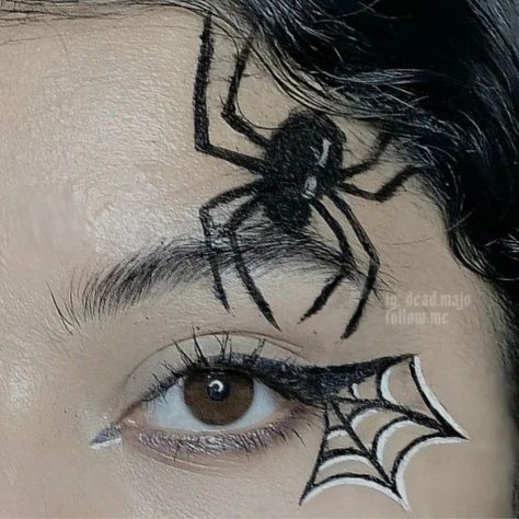 Spider Halloween Face Paint, Halloween Makeup Spider Eye, Halloween Face Paint Spider, Spiderman Makeup Ideas, Last Minute Halloween Makeup Simple, Spider Girl Makeup, Horror Face Painting, Spider Face Makeup, Spider Make Up